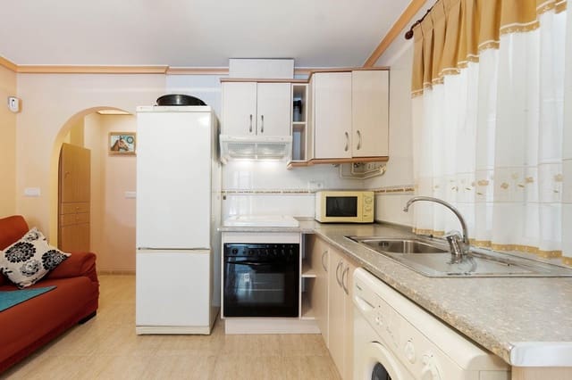 3 quarto Apartamento para venda em Las Piscinas Naturales, Torrevieja com garagem - 132 000 € (Ref: 8710342)