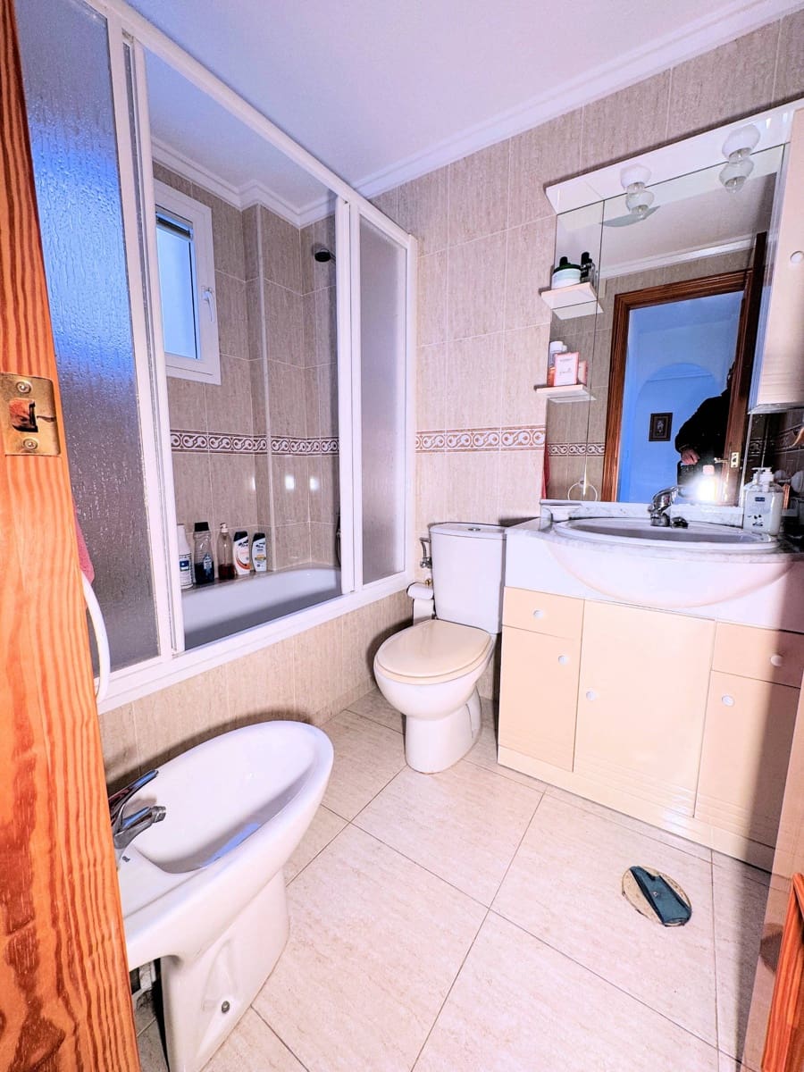 Piso de 2 habitaciones en Torrevieja en venta con piscina garaje - 129.900 € (Ref: 8715435)