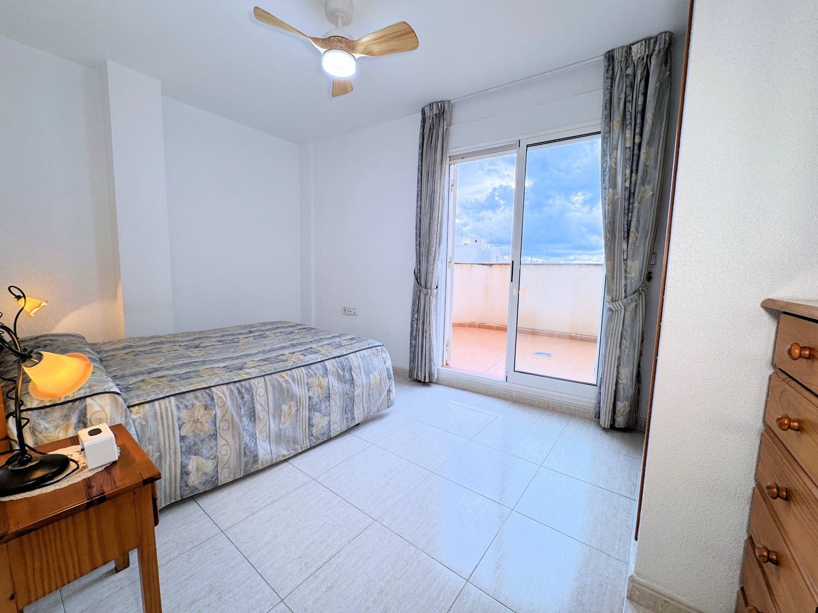 Piso de 2 habitaciones en Torrevieja en venta con piscina garaje - 129.900 € (Ref: 8715435)