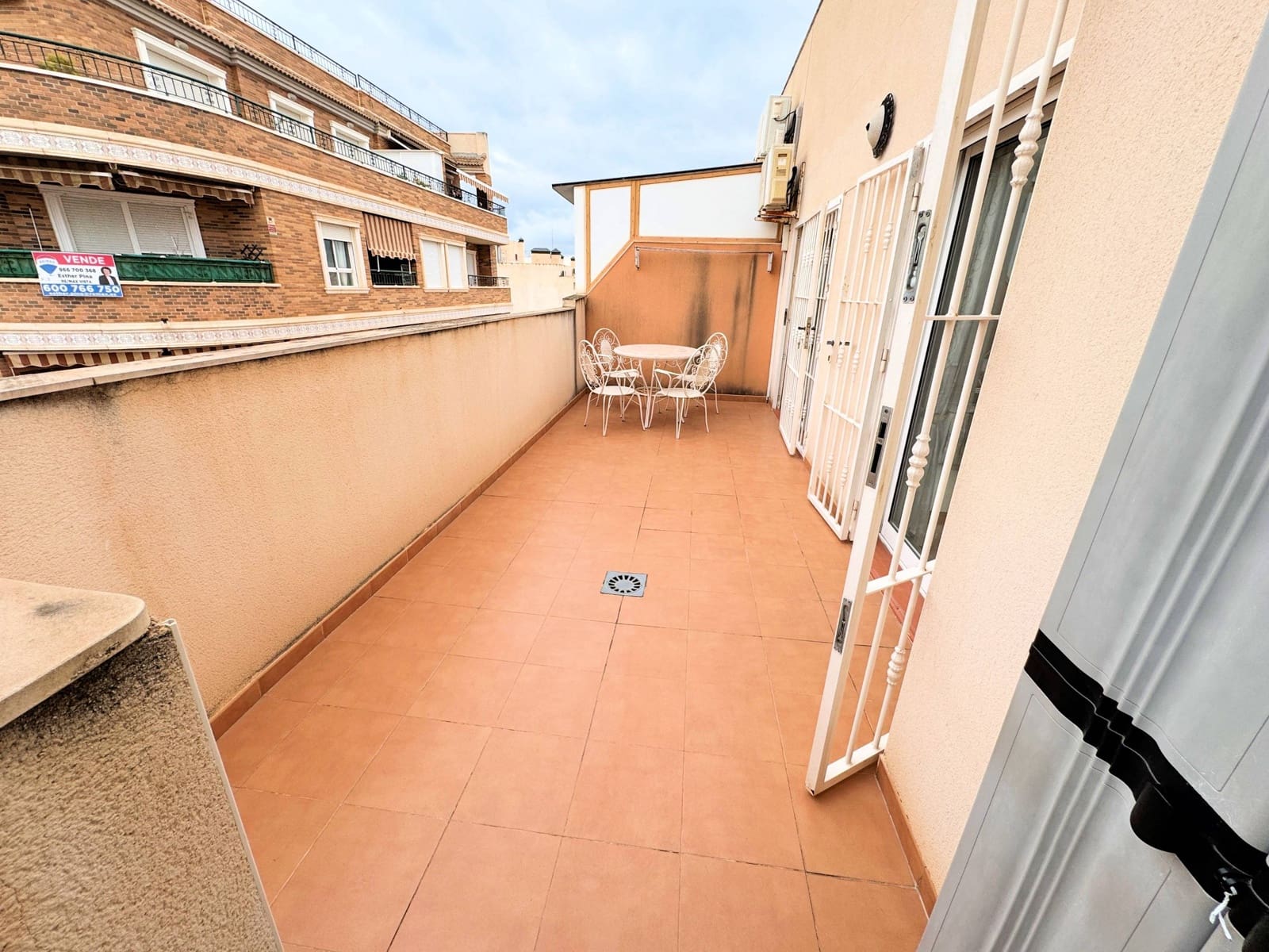 Piso de 2 habitaciones en Torrevieja en venta con piscina garaje - 129.900 € (Ref: 8715435)