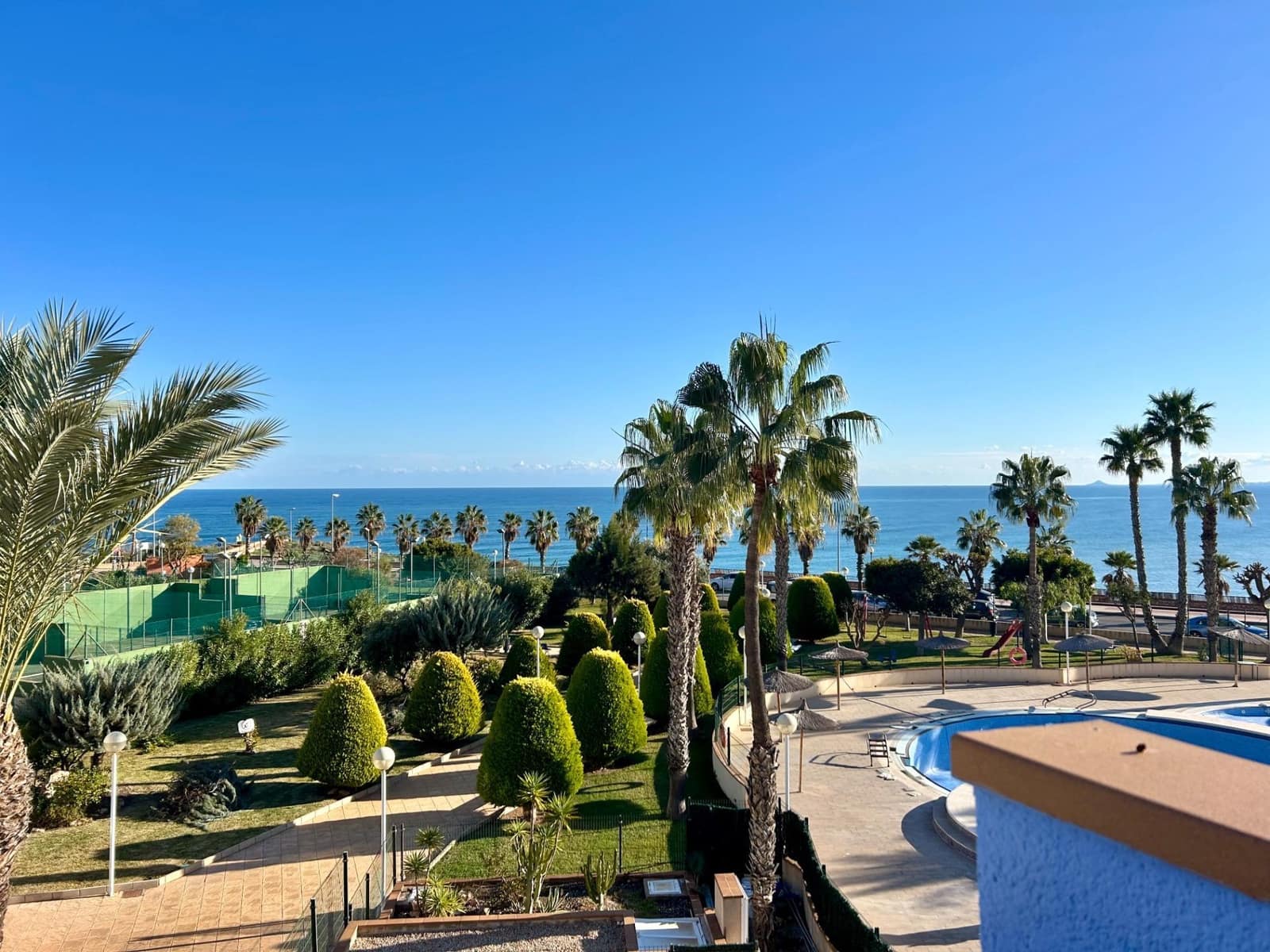 4 sypialnia Penthouse na sprzedaż w Cabo Roig z basenem - 395 000 € (Ref: 8748138)