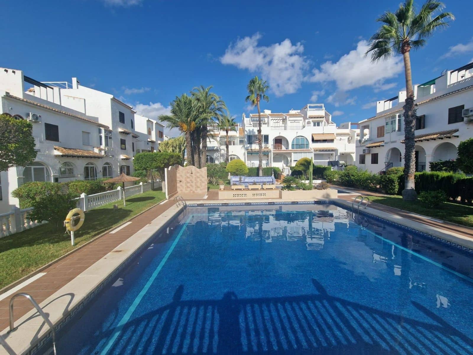 3 soveværelse Rækkehus til salg i Rojales med swimmingpool - € 189.000 (Ref: 8748139)