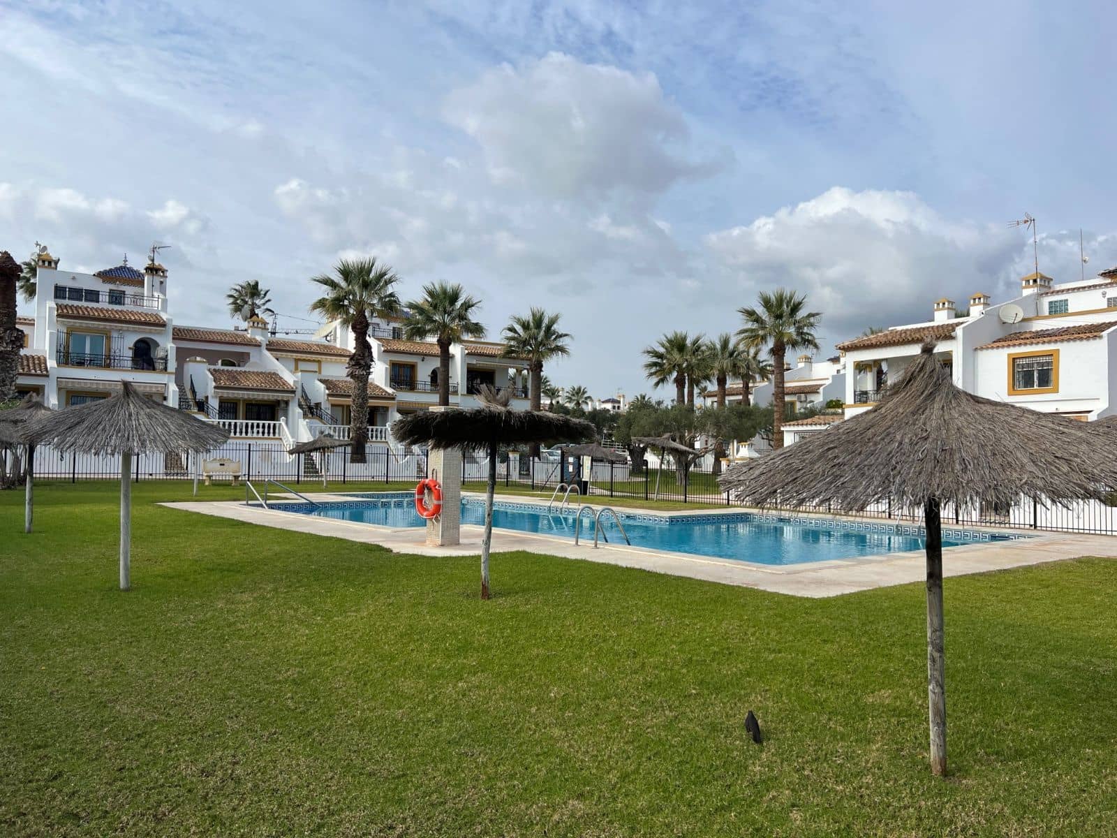 3 soveværelse Semi-Rækkehus til salg i Los Dolses med swimmingpool - € 299.500 (Ref: 8751093)