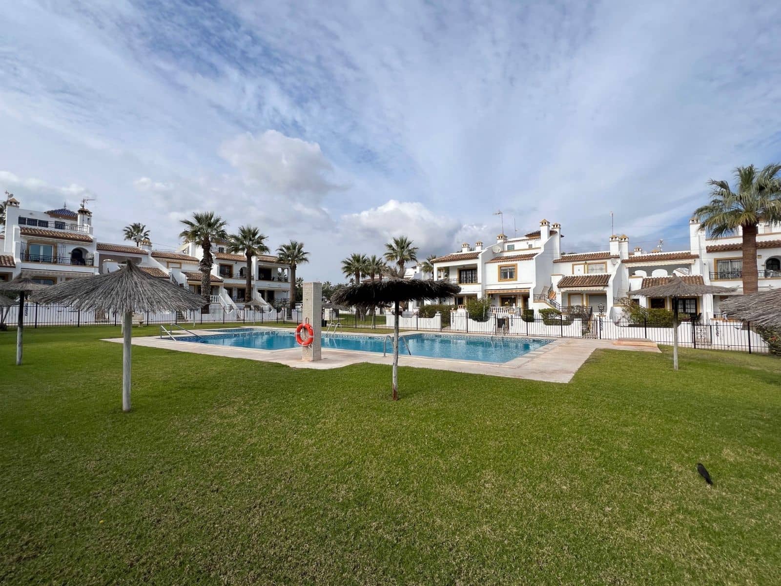 3 soveværelse Semi-Rækkehus til salg i Los Dolses med swimmingpool - € 299.500 (Ref: 8751093)