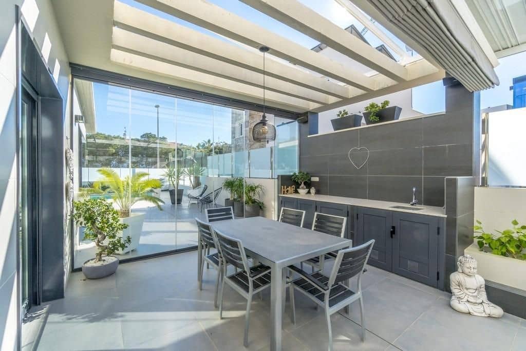 2 bedroom Villa for sale in Campoamor with pool - € 1,250,000 (Ref: 8751095)