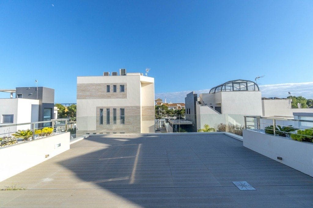 3 bedroom Villa for sale in Campoamor with pool - € 1,100,000 (Ref: 8809857)