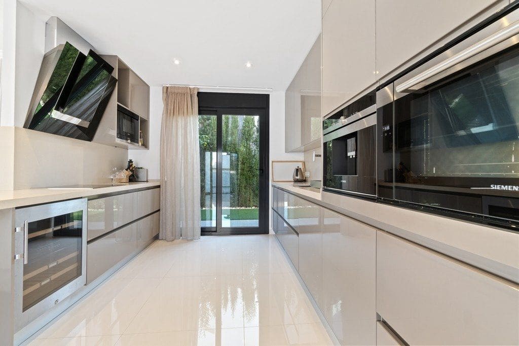 3 bedroom Villa for sale in Campoamor with pool - € 1,100,000 (Ref: 8809857)