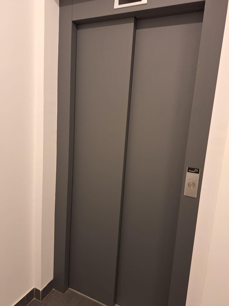 Apartamento de 1 habitación en Torrevieja en venta con piscina garaje - 239.000 € (Ref: 8836671)