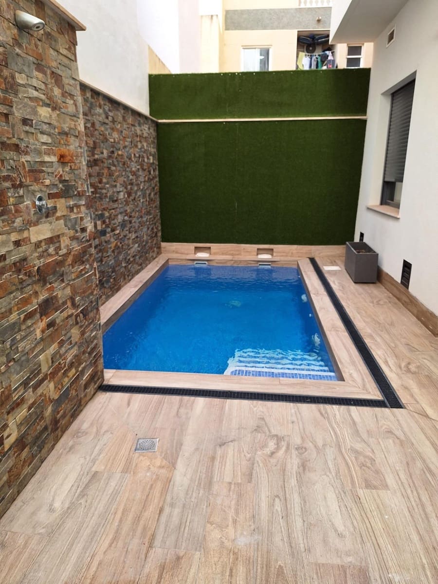 Apartamento de 1 habitación en Torrevieja en venta con piscina garaje - 239.000 € (Ref: 8836671)