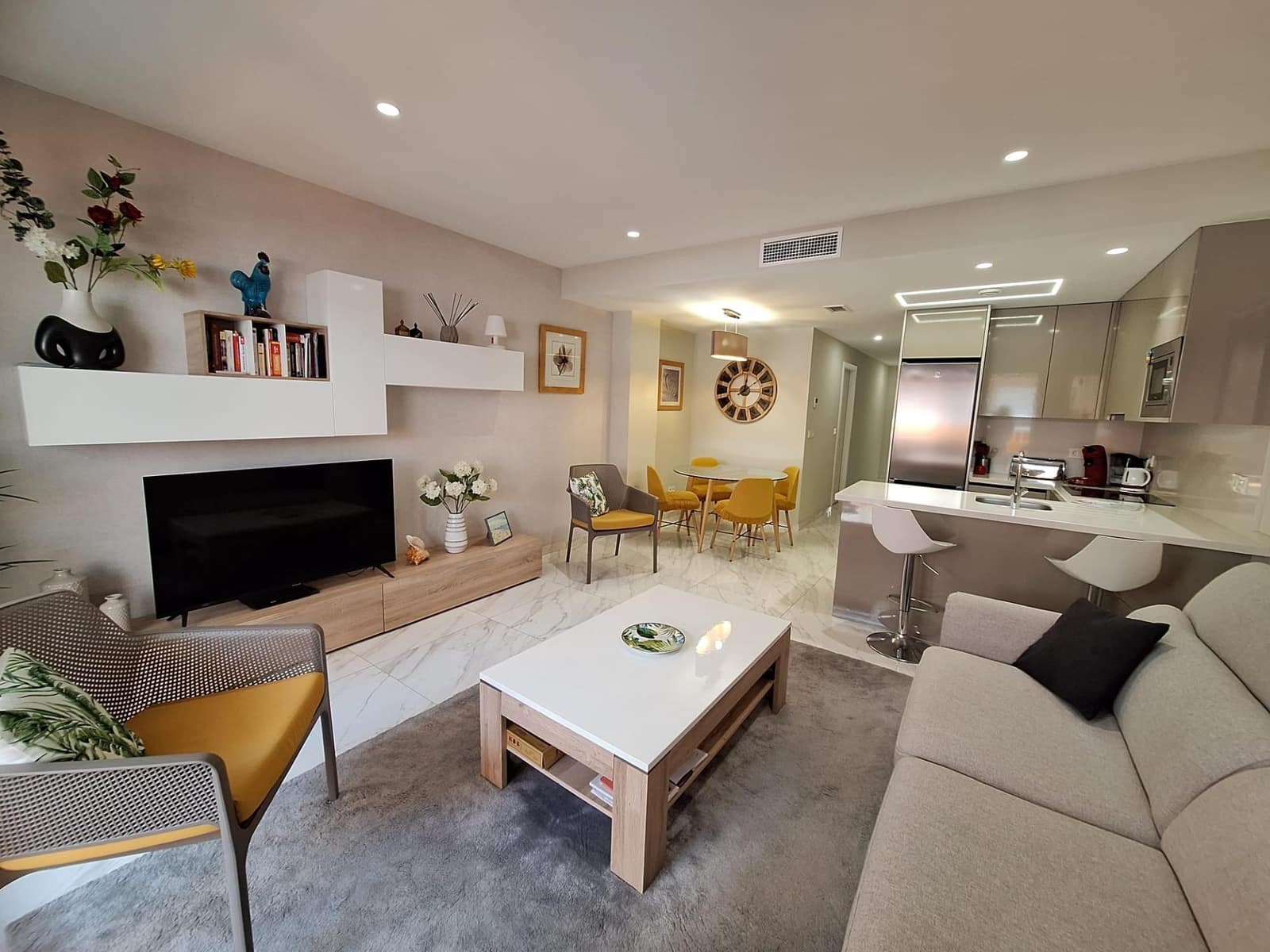 Apartamento de 1 habitación en Torrevieja en venta con piscina garaje - 239.000 € (Ref: 8836671)