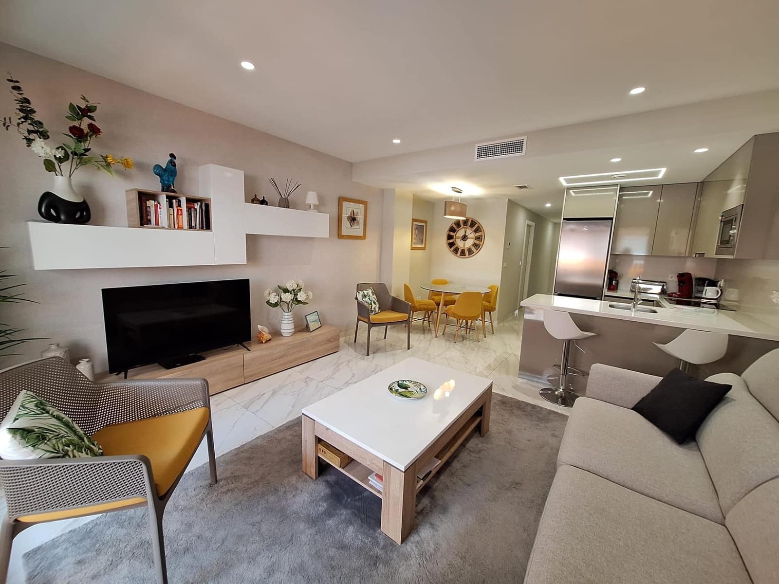 Apartamento de 1 habitación en Torrevieja en venta con piscina garaje - 239.000 € (Ref: 8836671)