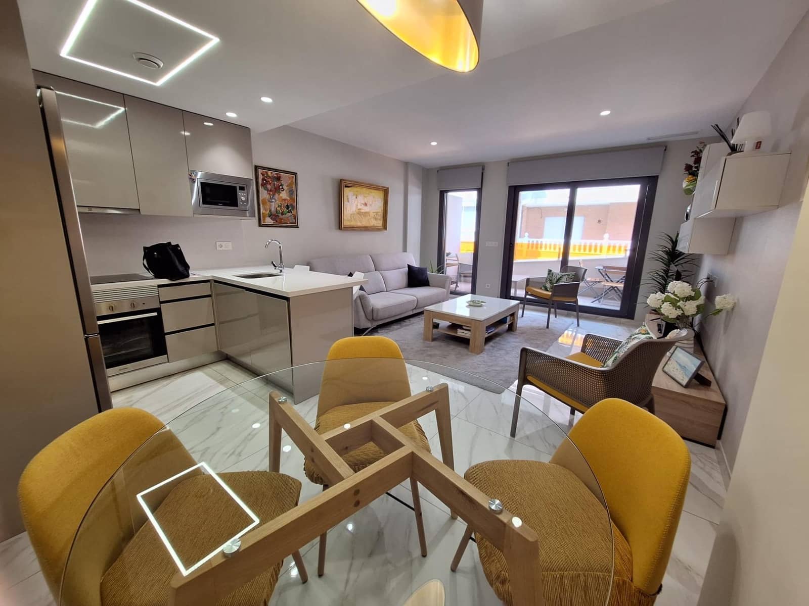 Apartamento de 1 habitación en Torrevieja en venta con piscina garaje - 239.000 € (Ref: 8836671)