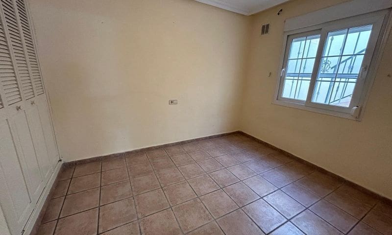 2 sypialnia Bungalow na sprzedaż w Torrevieja z basenem - 165 000 € (Ref: 8854971)