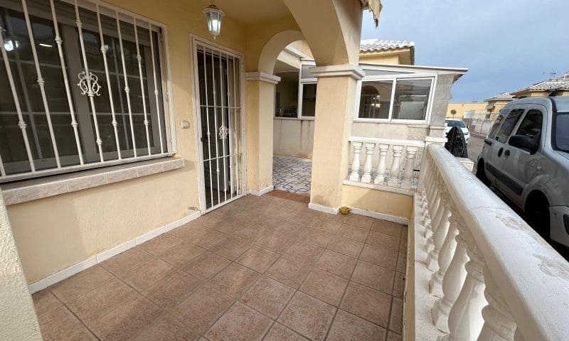 2 sypialnia Bungalow na sprzedaż w Torrevieja z basenem - 165 000 € (Ref: 8854971)