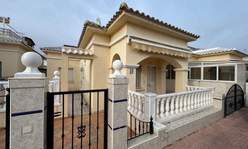 2 sypialnia Bungalow na sprzedaż w Torrevieja z basenem - 165 000 € (Ref: 8854971)