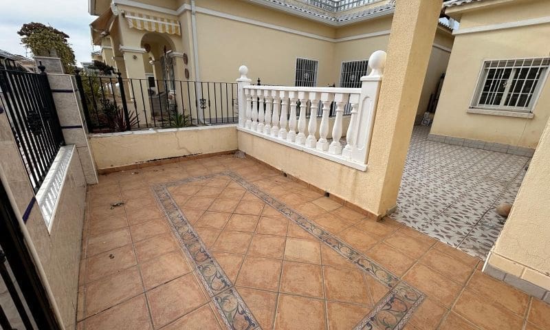 2 sypialnia Bungalow na sprzedaż w Torrevieja z basenem - 165 000 € (Ref: 8854971)
