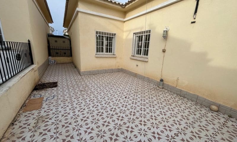 2 sypialnia Bungalow na sprzedaż w Torrevieja z basenem - 165 000 € (Ref: 8854971)