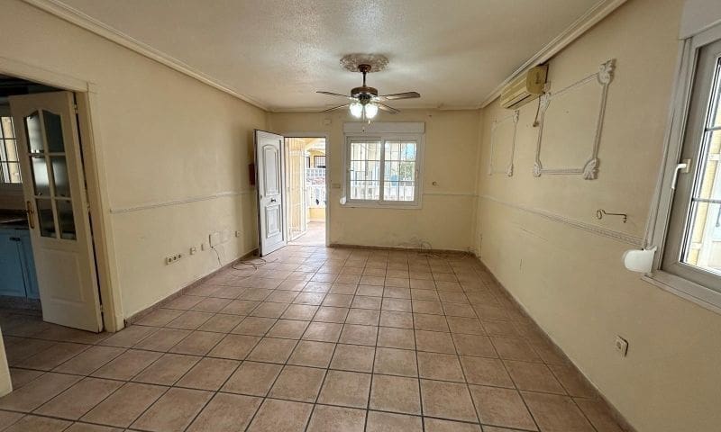 2 sypialnia Bungalow na sprzedaż w Torrevieja z basenem - 165 000 € (Ref: 8854971)