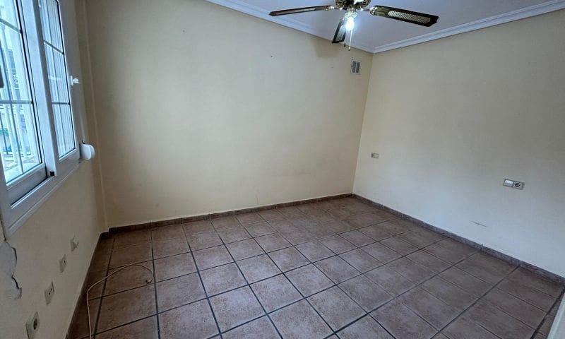 2 sypialnia Bungalow na sprzedaż w Torrevieja z basenem - 165 000 € (Ref: 8854971)