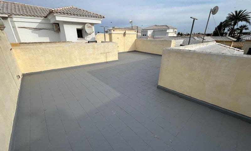 2 sypialnia Bungalow na sprzedaż w Torrevieja z basenem - 165 000 € (Ref: 8854971)