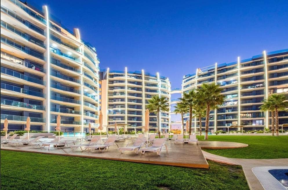 Apartamento de 2 habitaciones en Punta Prima en venta con piscina garaje - 389.000 € (Ref: 8857402)