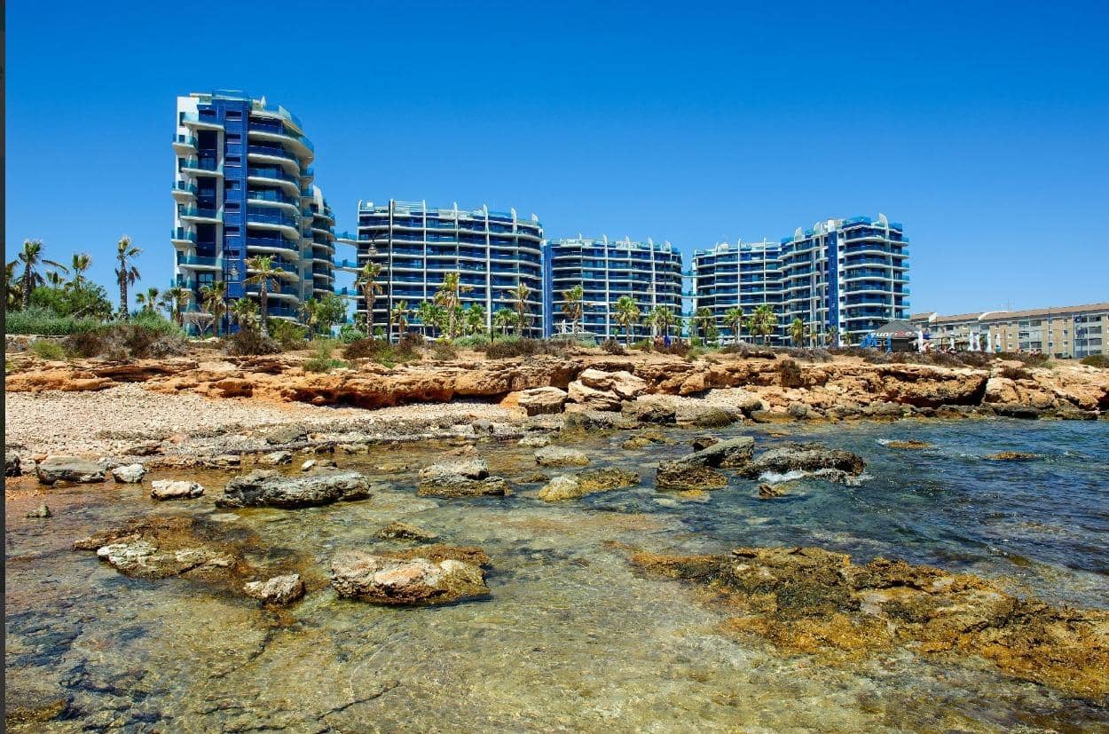 Apartamento de 2 habitaciones en Punta Prima en venta con piscina garaje - 389.000 € (Ref: 8857402)