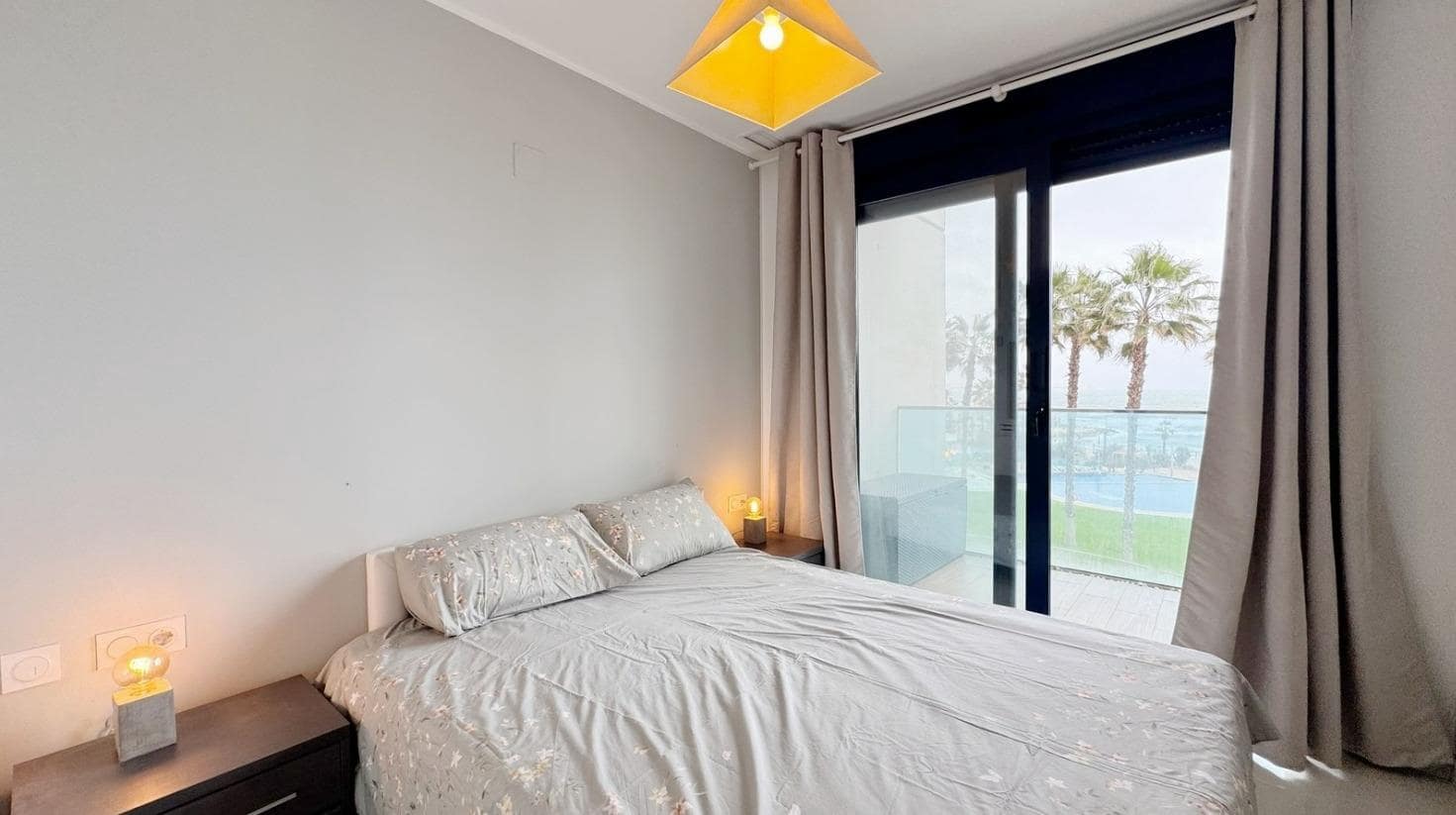 Apartamento de 2 habitaciones en Punta Prima en venta con piscina garaje - 389.000 € (Ref: 8857402)