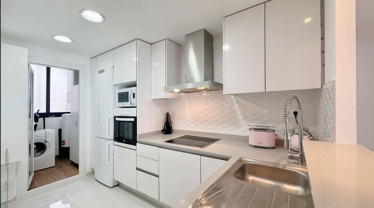 Apartamento de 2 habitaciones en Punta Prima en venta con piscina garaje - 389.000 € (Ref: 8857402)