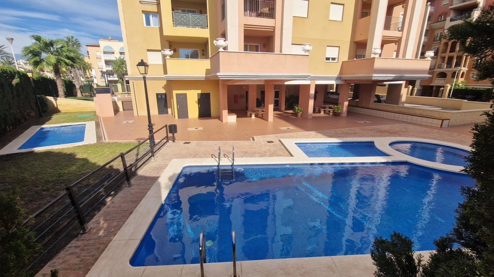 2 makuuhuone Huoneisto myytävänä paikassa Torrevieja mukana uima-altaan - 229 900 € (Ref: 8867336)