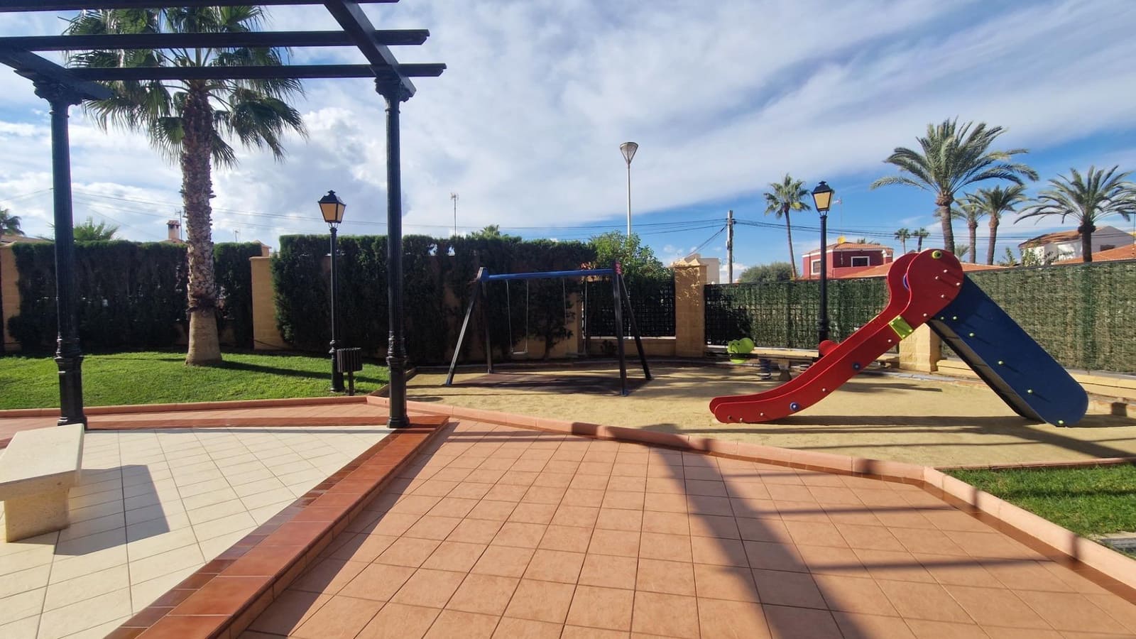 2 makuuhuone Huoneisto myytävänä paikassa Torrevieja mukana uima-altaan - 229 900 € (Ref: 8867336)