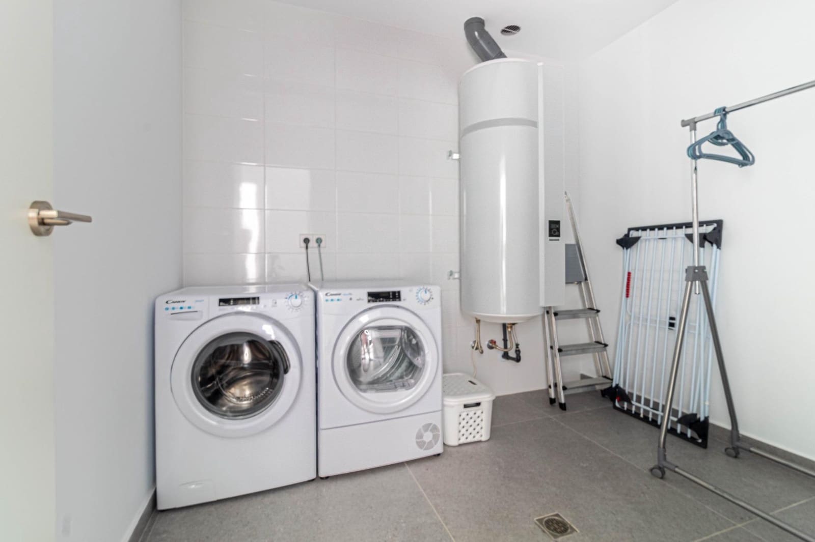 4 makuuhuone Huvila myytävänä paikassa San Fulgencio mukana uima-altaan 
autotalli - 985 000 € (Ref: 8869649)