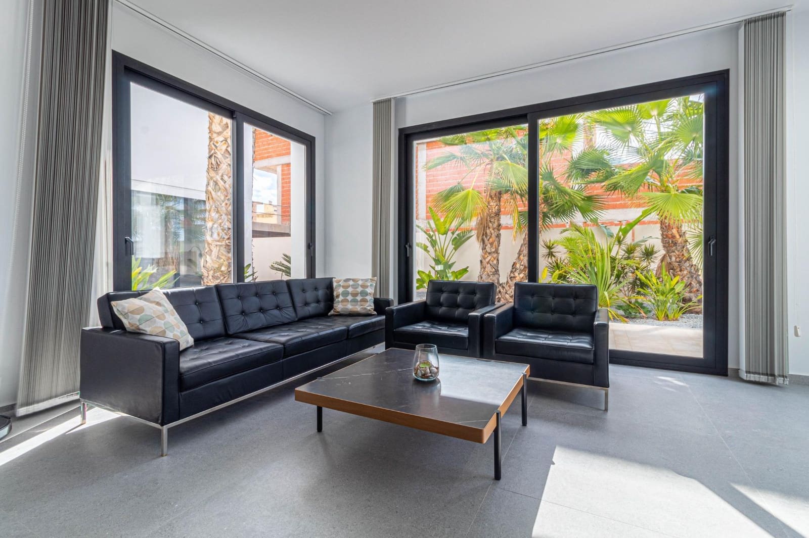 4 makuuhuone Huvila myytävänä paikassa San Fulgencio mukana uima-altaan 
autotalli - 985 000 € (Ref: 8869649)