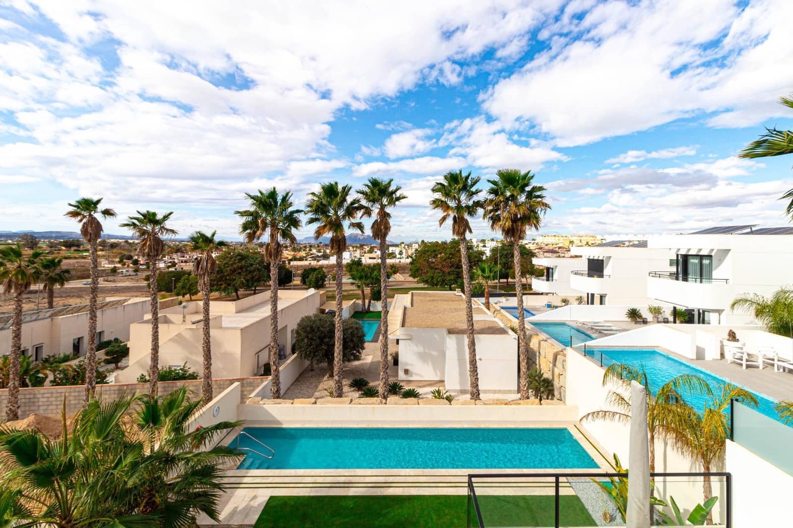 4 makuuhuone Huvila myytävänä paikassa San Fulgencio mukana uima-altaan 
autotalli - 985 000 € (Ref: 8869649)