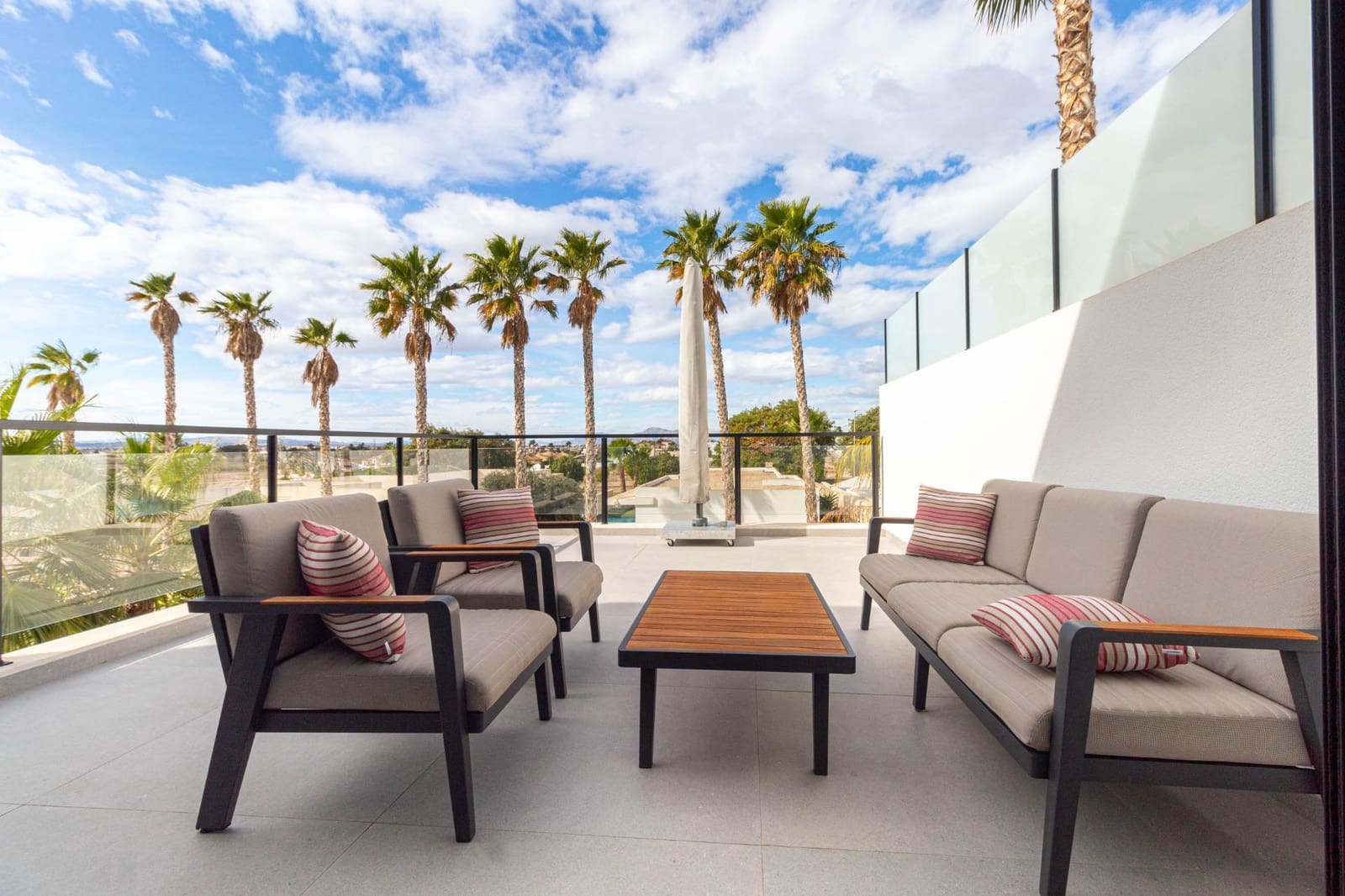 4 makuuhuone Huvila myytävänä paikassa San Fulgencio mukana uima-altaan 
autotalli - 985 000 € (Ref: 8869649)