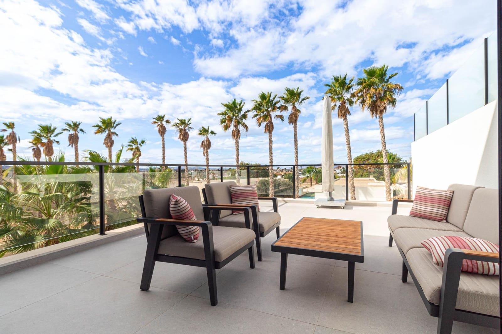 4 makuuhuone Huvila myytävänä paikassa San Fulgencio mukana uima-altaan 
autotalli - 985 000 € (Ref: 8869649)