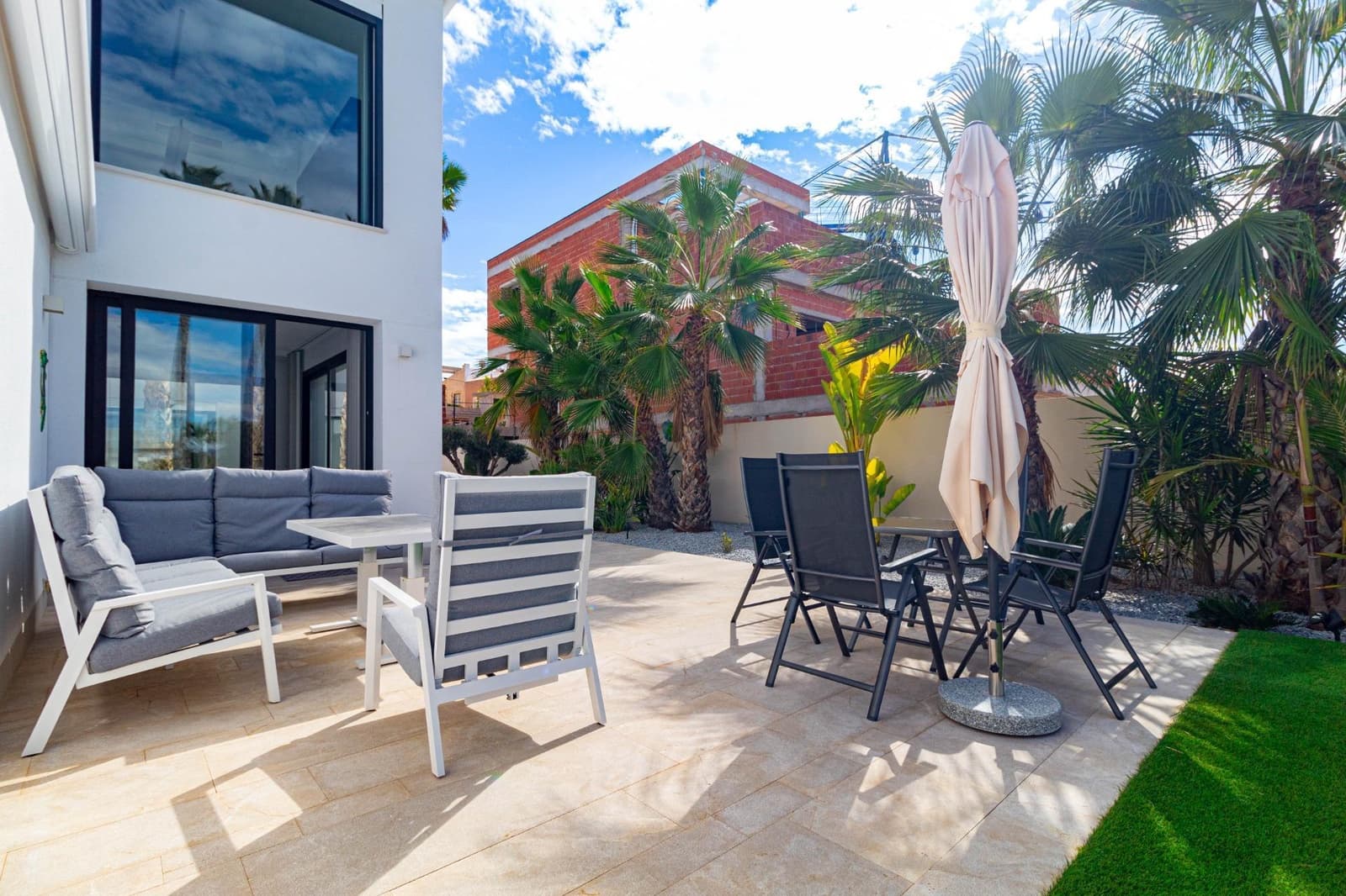 4 makuuhuone Huvila myytävänä paikassa San Fulgencio mukana uima-altaan 
autotalli - 985 000 € (Ref: 8869649)