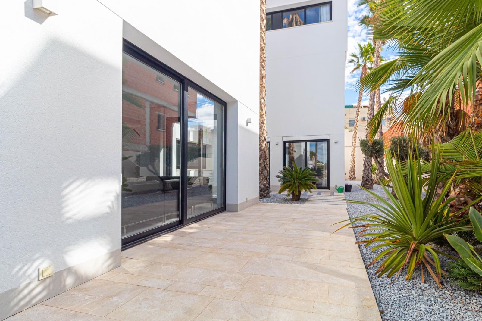 4 makuuhuone Huvila myytävänä paikassa San Fulgencio mukana uima-altaan 
autotalli - 985 000 € (Ref: 8869649)