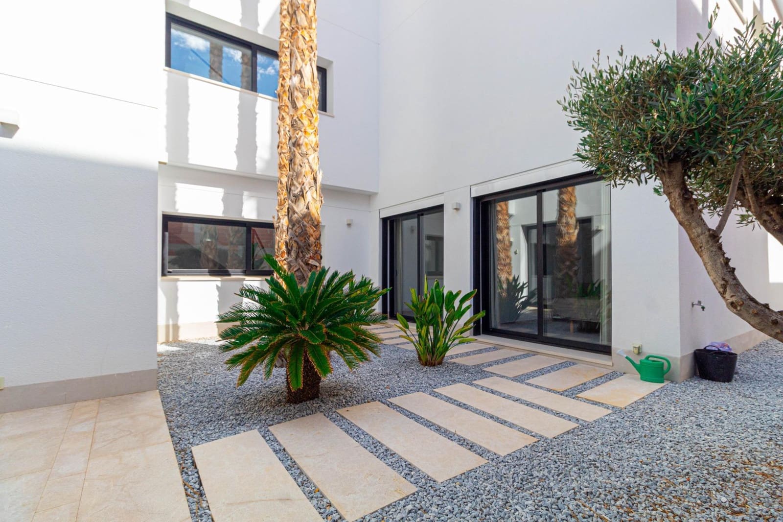 4 makuuhuone Huvila myytävänä paikassa San Fulgencio mukana uima-altaan 
autotalli - 985 000 € (Ref: 8869649)