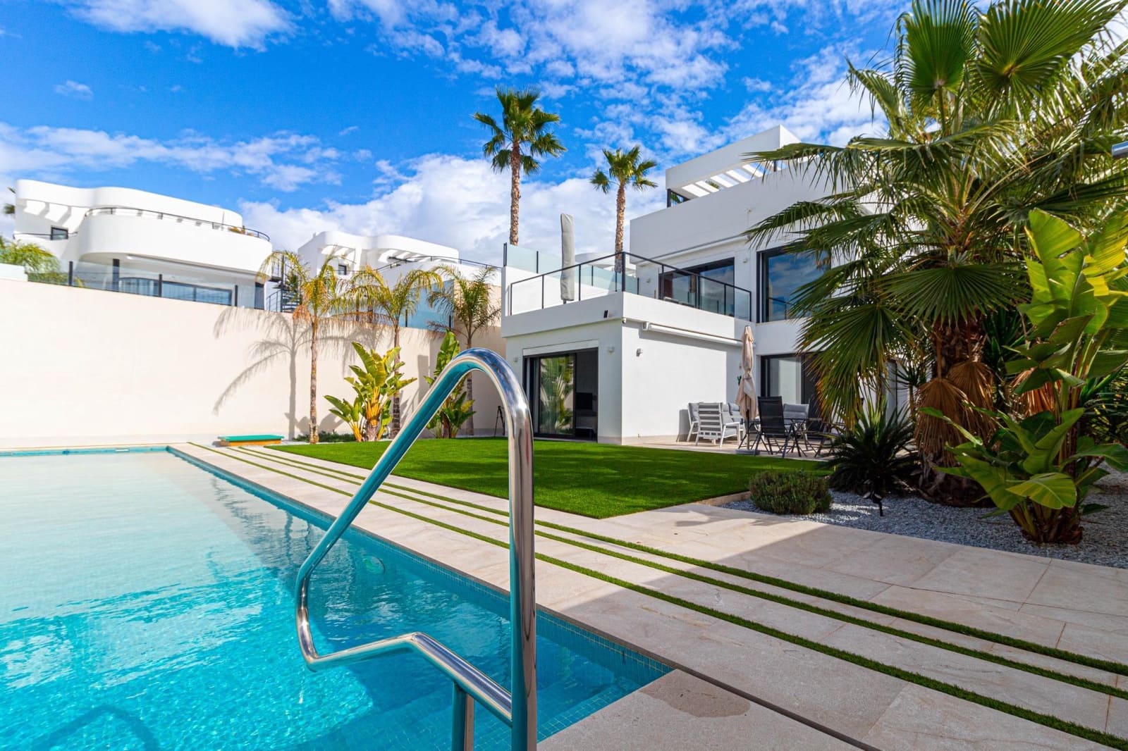 4 makuuhuone Huvila myytävänä paikassa San Fulgencio mukana uima-altaan 
autotalli - 985 000 € (Ref: 8869649)