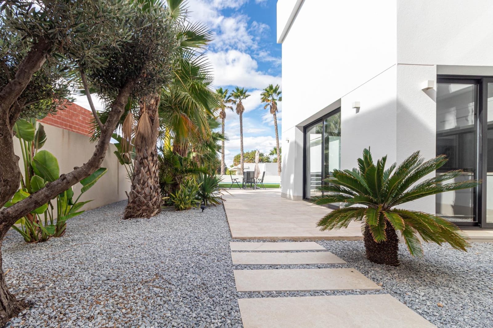 4 makuuhuone Huvila myytävänä paikassa San Fulgencio mukana uima-altaan 
autotalli - 985 000 € (Ref: 8869649)