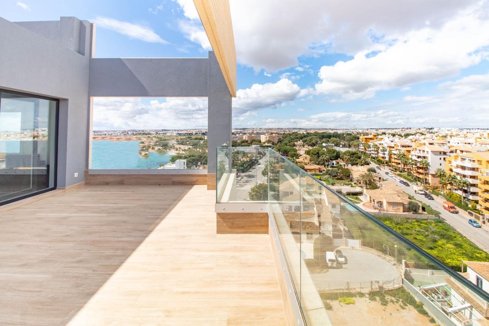 2 quarto Penthouse para venda em Orihuela Costa com piscina - 649 000 € (Ref: 8902282)