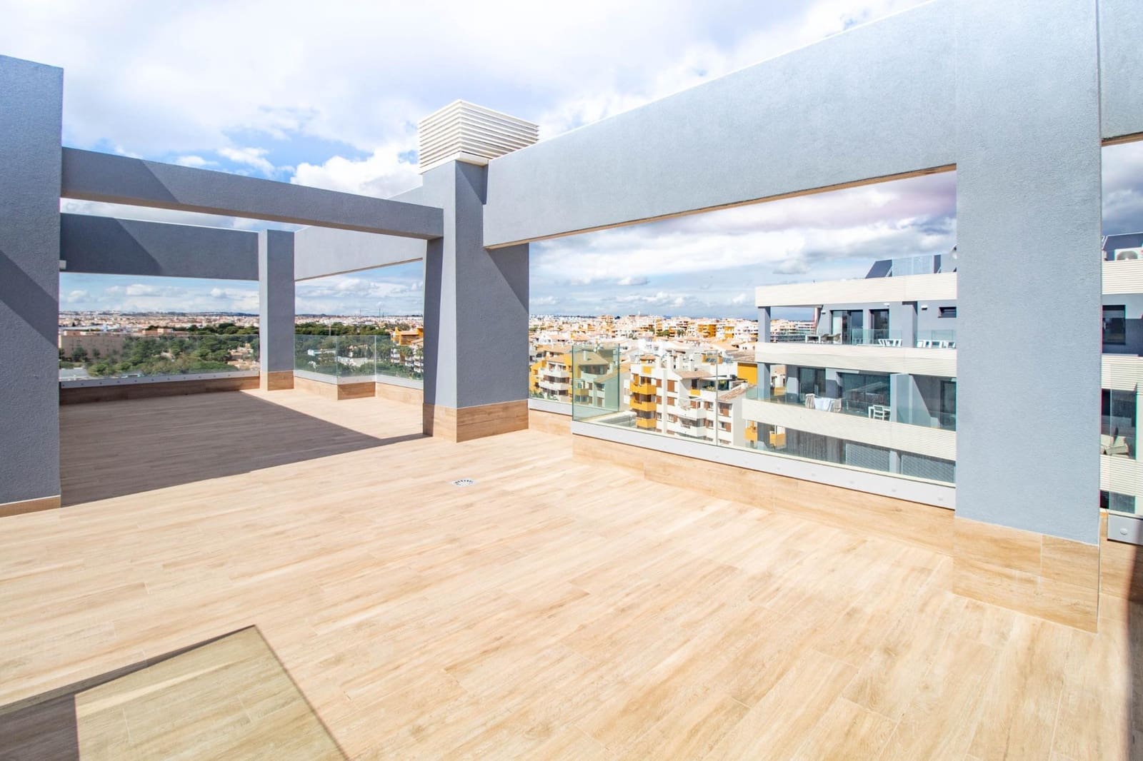 2 quarto Penthouse para venda em Orihuela Costa com piscina - 649 000 € (Ref: 8902282)