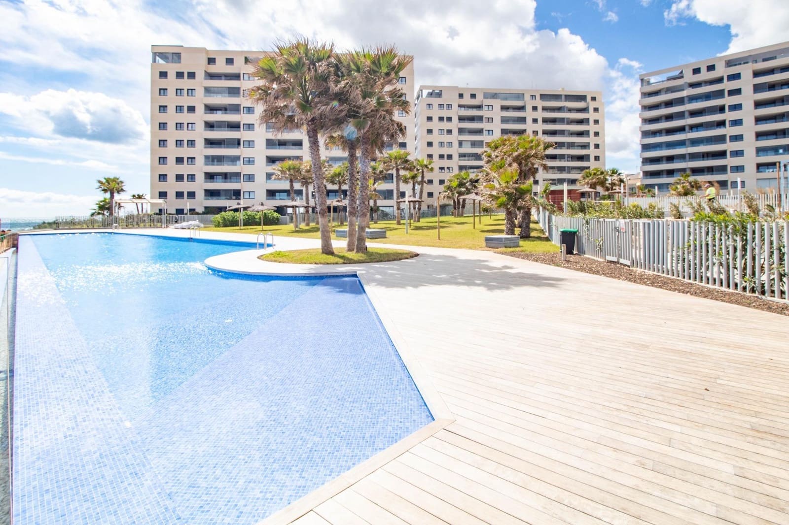 2 quarto Penthouse para venda em Orihuela Costa com piscina - 649 000 € (Ref: 8902282)