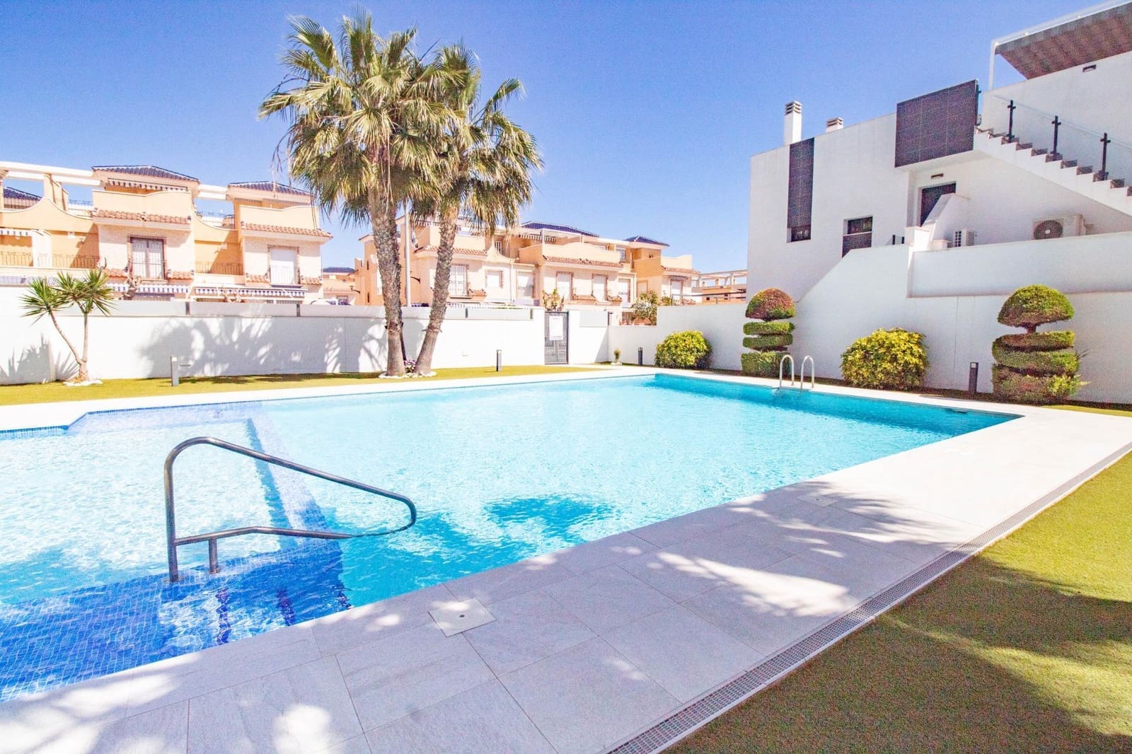 2 quarto Bungalow para venda em Torre de la Horadada com piscina - 295 000 € (Ref: 8926652)
