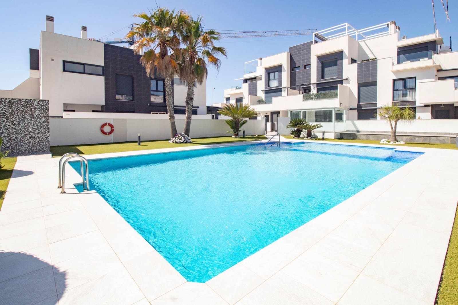 2 quarto Bungalow para venda em Torre de la Horadada com piscina - 295 000 € (Ref: 8926652)