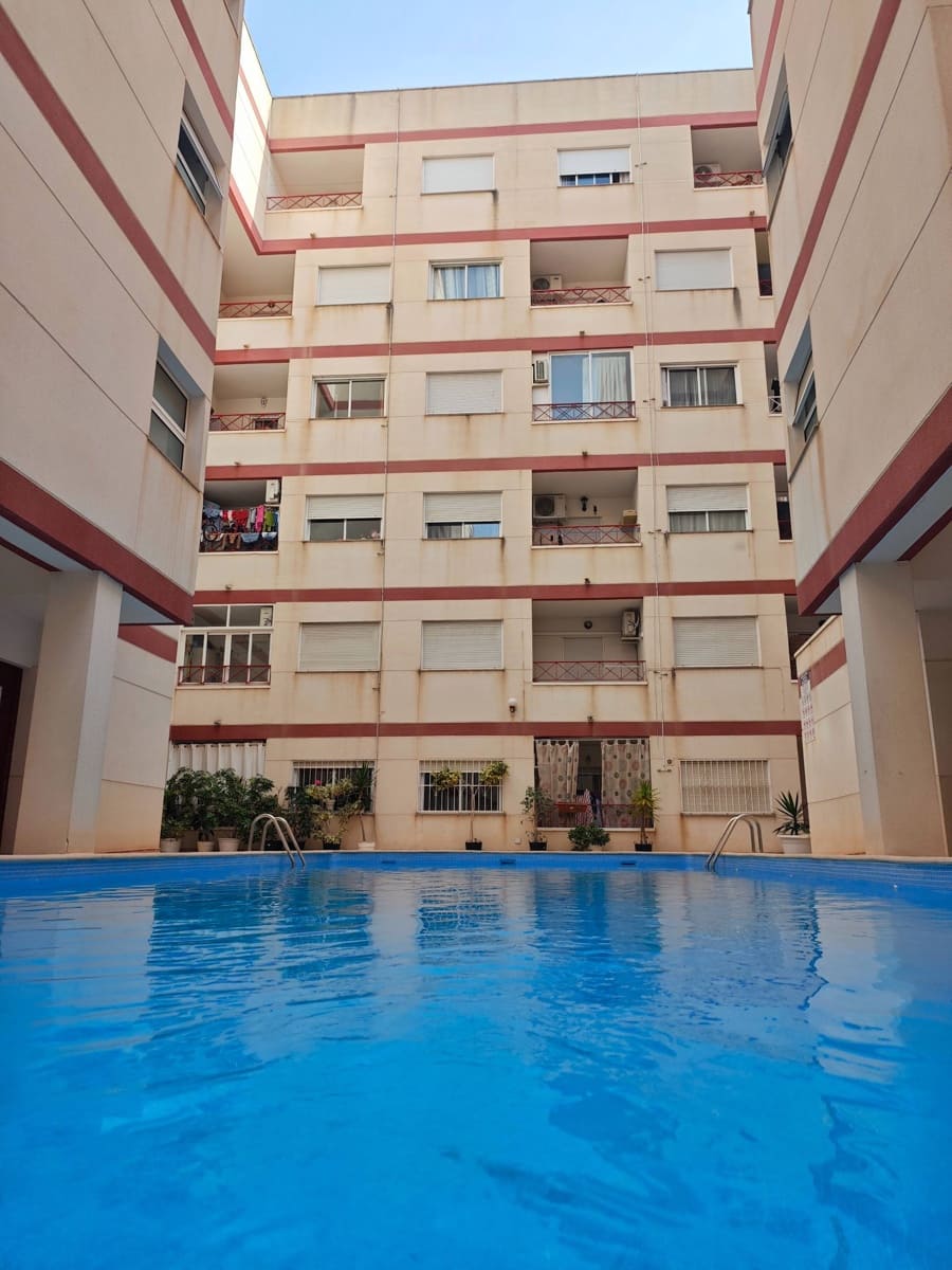 2 soveværelse Lejlighed til salg i Torrevieja med swimmingpool - € 187.000 (Ref: 8930403)