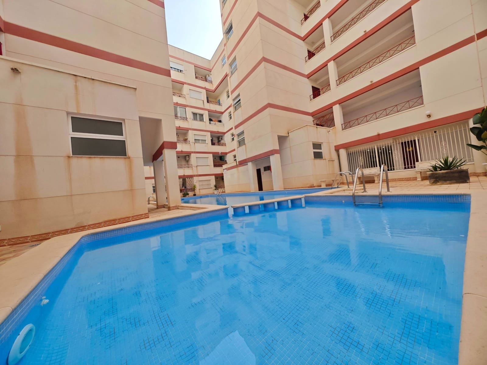 2 soveværelse Lejlighed til salg i Torrevieja med swimmingpool - € 187.000 (Ref: 8930403)