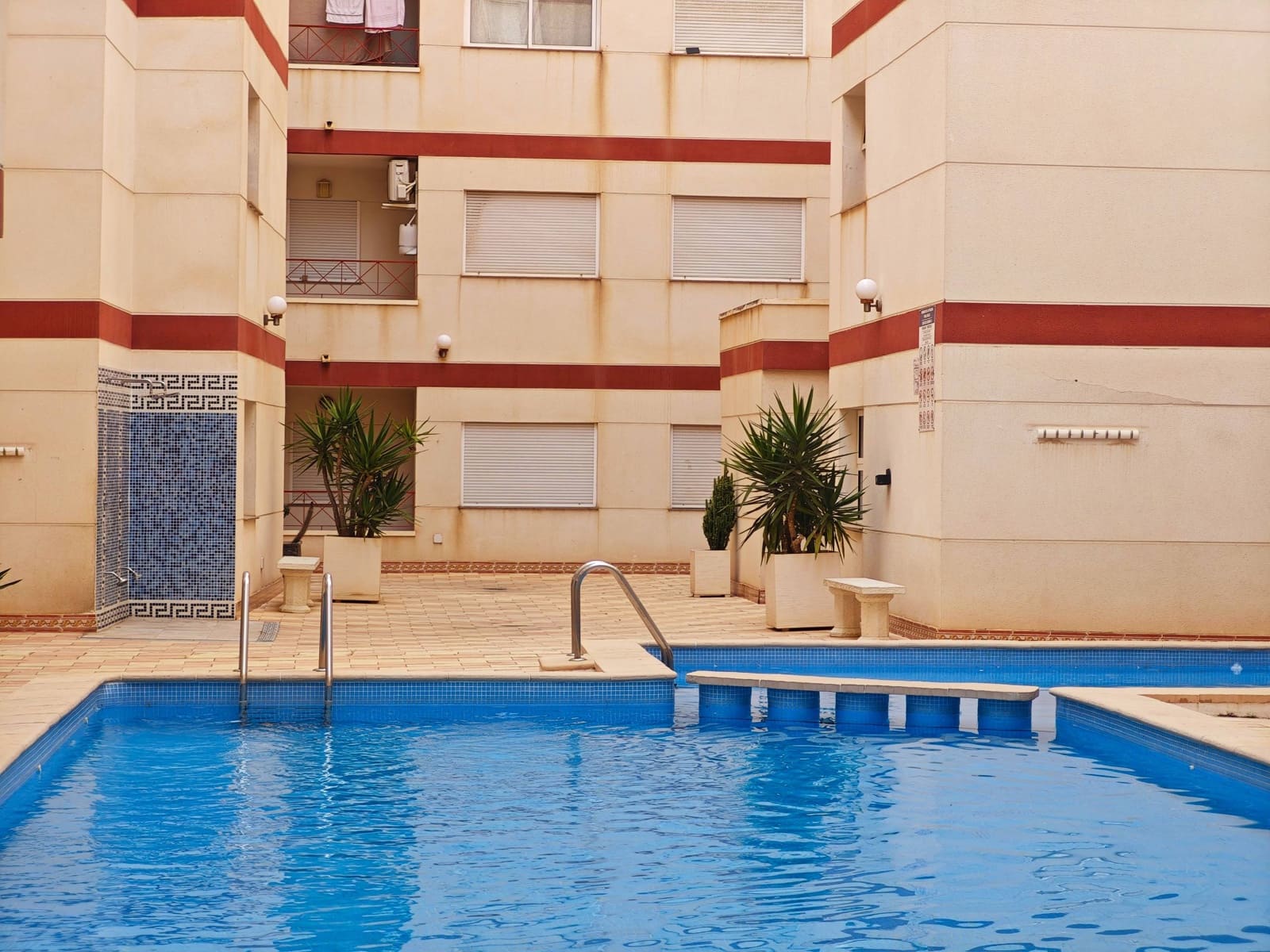 2 soveværelse Lejlighed til salg i Torrevieja med swimmingpool - € 187.000 (Ref: 8930403)