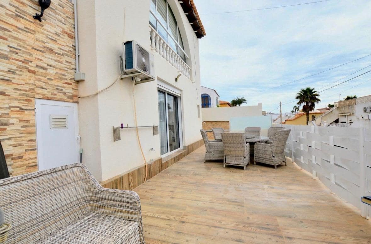 5 soveværelse Villa til salg i Blue Lagoon med swimmingpool - € 379.900 (Ref: 8939548)