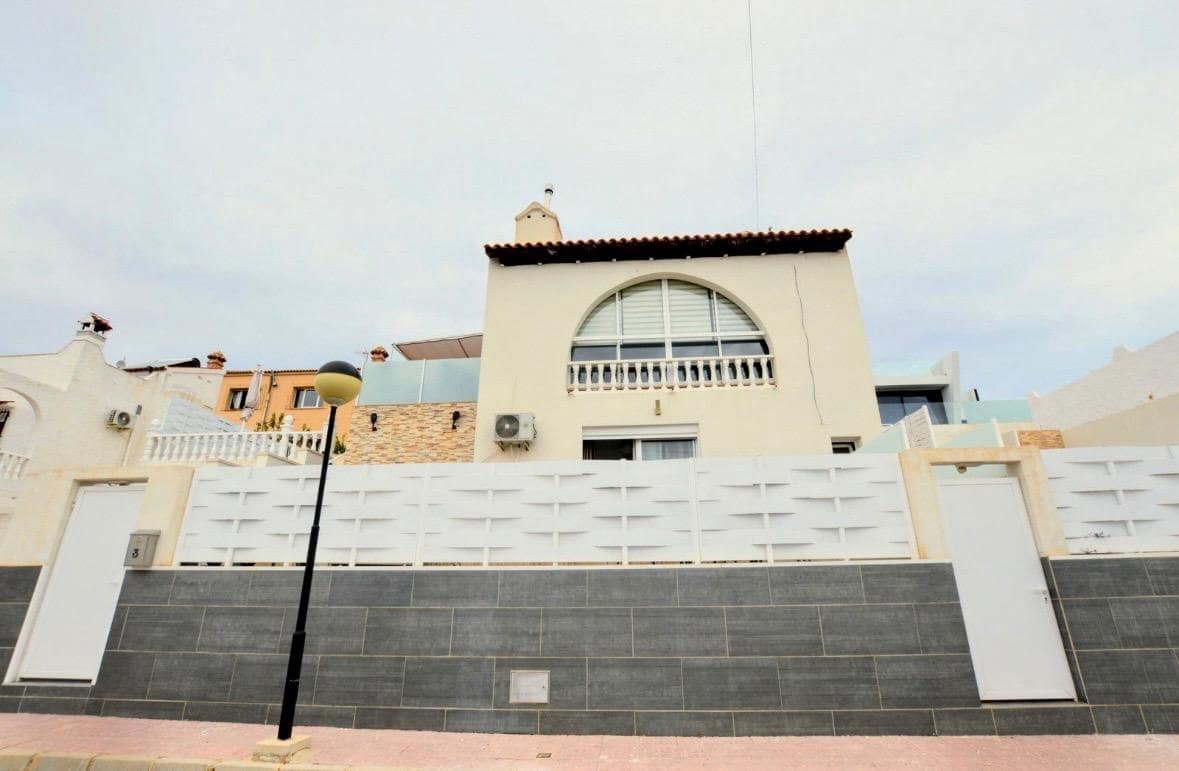 5 soveværelse Villa til salg i Blue Lagoon med swimmingpool - € 379.900 (Ref: 8939548)